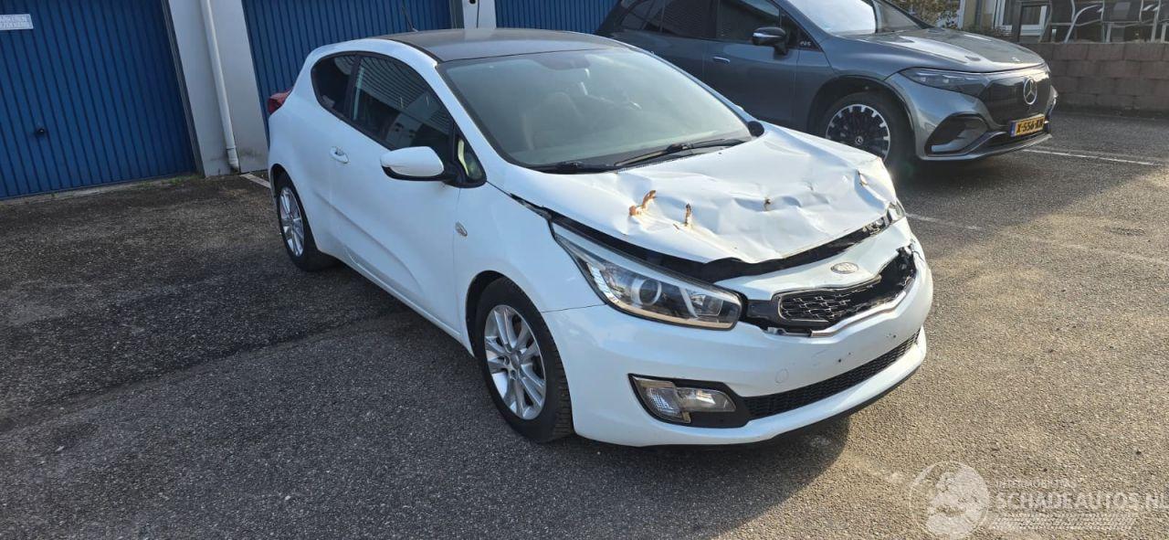Kia Cee d 3dr weinig schade