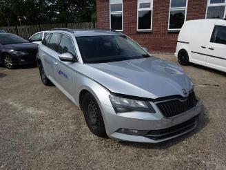 rozbiórka samochody osobowe Skoda Superb Superb Combi (3V5), Combi, 2015 1.6 TDI 2017/4