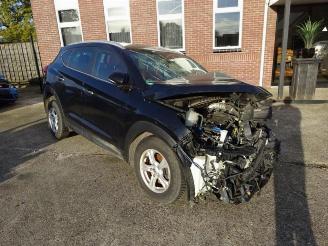 Salvage car Hyundai Tucson Tucson (TL), SUV, 2015 1.6 T-GDi 16V 4WD 2017/1