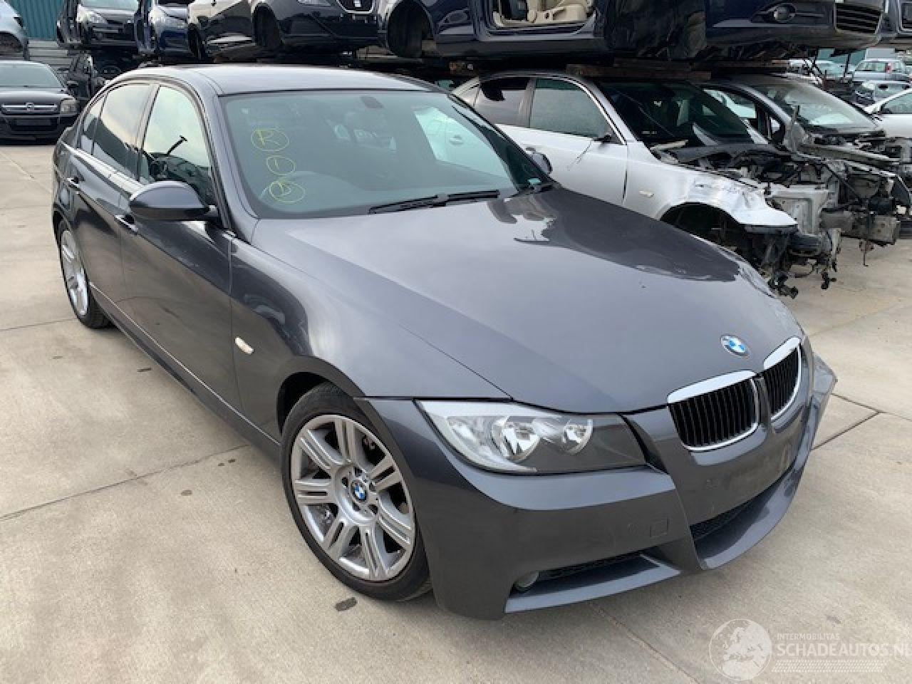 BMW 3-serie 320 i  SPARKLING GRAPHITE METALLIC (A22)