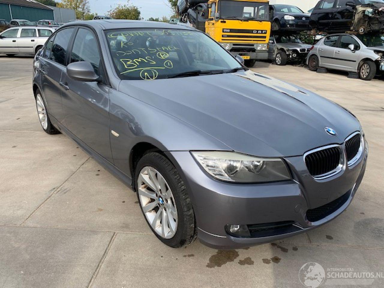 BMW 3-serie 320 i SPACEGRAU METALLIC (A52)