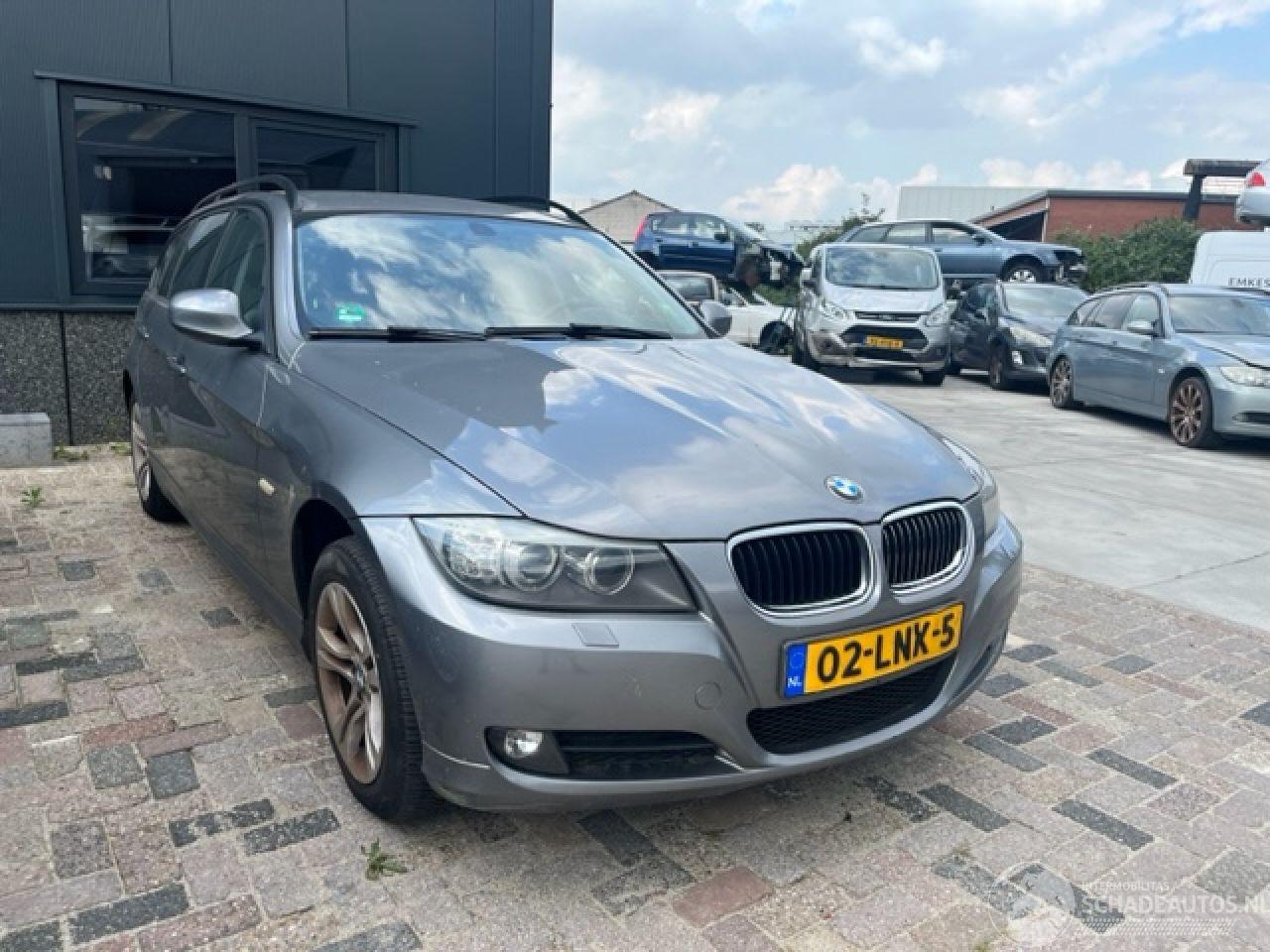 BMW 3-serie 320 i spacegrau metallic a52