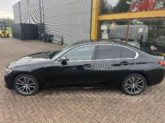 BMW 3-serie 320i xDrive High Executive picture 2