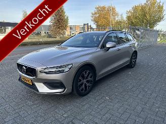 Damaged car Volvo V-60 2.0 B3 Essential Edition 2024/1