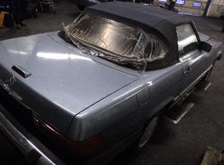 Mercedes SL SL (R107) Cabrio 560 SL (M117.968) [169kW]  (09-1985/12-1989) picture 3