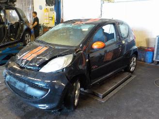 Peugeot 107 107 Hatchback 1.0 12V (384F(1KR)) [50kW]  (06-2005/05-2014) picture 1