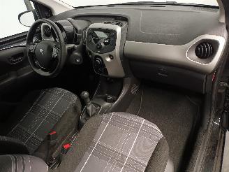 Peugeot 108 108 Hatchback 1.0 12V (1KRFE(CFB)) [51kW]  (05-2014/...) picture 20