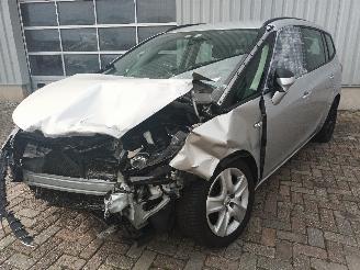 krockskadad bil auto Opel Zafira Zafira Tourer (P12) MPV 1.4 Turbo 16V EcoFLEX (B14NET(Euro 6)) [103kW]=
  (10-2011/05-2016) 2015/10
