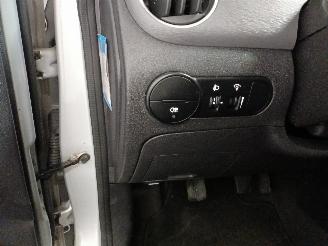 Hyundai I-10 i10 (F5) Hatchback 1.1i 12V (G4HG) [49kW]  (01-2008/12-2013) picture 14