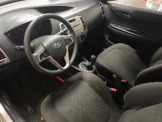 Hyundai I-20 i20 Hatchback 1.4i 16V (G4FA) [74kW]  (09-2008/12-2015) picture 14