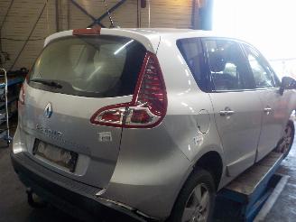Renault Scenic Scénic III (JZ) MPV 2.0 16V CVT (M4R-F711) [103kW]  (02-2009/05-2016=
) picture 4