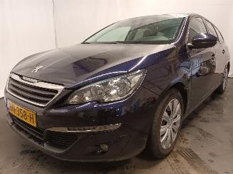 Damaged car Peugeot 308 1.6 BlueHDI Blue Lease Executive Pack 2015/12