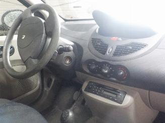 Renault Twingo Twingo II (CN) Hatchback 1.2 (D7F-800) [43kW]  (03-2007/07-2014) picture 6