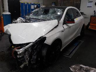 uszkodzony samochody osobowe Mercedes A-klasse A (W176) Hatchback 2.0 A-45 AMG Turbo 16V 4-Matic (M133.980(Euro 6)) [=
280kW]  (07-2015/05-2018) 2016