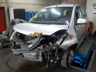 damaged passenger cars Hyundai I-10 i10 (F5) Hatchback 1.0i 12V (G3LA) [51kW]  (01-2011/11-2013) 2013