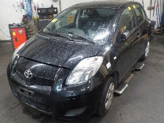 Voiture accidenté Toyota Yaris Yaris II (P9) Hatchback 1.0 12V VVT-i (1KR-FE) [51kW]  (08-2005/12-201=
1) 2011