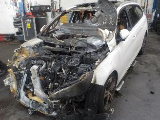 uszkodzony samochody osobowe Peugeot 308 308 SW (L4/L9/LC/LJ/LR) Combi 5-drs 1.6 BlueHDi 120 (DV6FC(BHZ)) [88kW=
]  (03-2014/12-2021) 2015