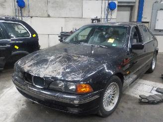 Voiture accidenté BMW 5-serie 5 serie (E39) Sedan 523i 24V (M52-B25(256S3)) [125kW]  (09-1995/08-200=
0) 1999/4