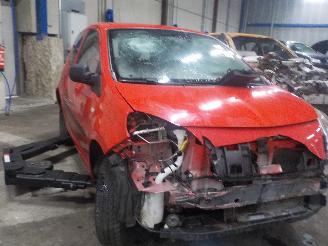 skadebil oplegger Renault Twingo Twingo II (CN) Hatchback 3-drs 1.2 16V (D4F-764(D4F-E7)) [55kW]  (03-2=
007/09-2014) 2011/3