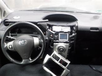 Toyota Yaris Yaris II (P9) Hatchback 1.3 16V VVT-i (2SZFE) [64kW]  (08-2005/11-2010=
) picture 5
