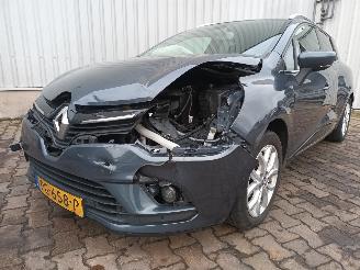 Damaged car Renault Clio Clio IV Estate/Grandtour (7R) Combi 5-drs 1.5 Energy dCi 110 FAP (K9K-=
646(K9K-F6)) [81kW]  (06-2016/...) 2017/7
