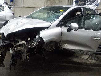 uszkodzony samochody osobowe Renault Clio Clio IV (5R) Hatchback 5-drs 0.9 Energy TCE 90 12V (H4B-408(H4B-B4)) [=
66kW]  (11-2012/...) 2017