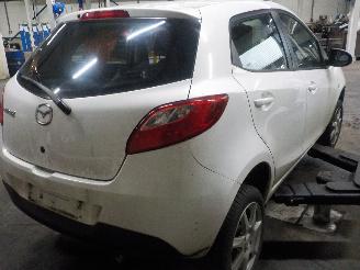 Mazda 2 2 (DE) Hatchback 1.3 16V S-VT (ZJ46) [55kW]  (10-2007/06-2015) picture 3