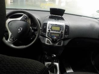 Hyundai I-30 i30 Hatchback 1.6 CRDi 16V VGT HP (D4FB) [85kW]  (10-2007/02-2012) picture 5