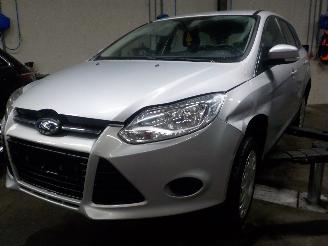 Salvage car Ford Focus Focus 3 Wagon Combi 1.6 TDCi ECOnetic (NGDB) [77kW]  (05-2012/05-2018)= 2012/0
