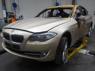 Coche siniestrado BMW 5-serie 5 serie (F10) Sedan 528i xDrive 16V (N20-B20A) [180kW]  (09-2011/10-20=
16) 2013/5