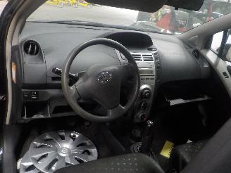 Toyota Yaris Yaris II (P9) Hatchback 1.3 16V VVT-i (2SZFE) [64kW]  (08-2005/11-2010=
) picture 5