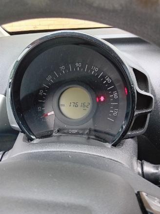 Peugeot 108 108 Hatchback 1.0 12V (1KRFE(CFB)) [51kW]  (05-2014/...) picture 2