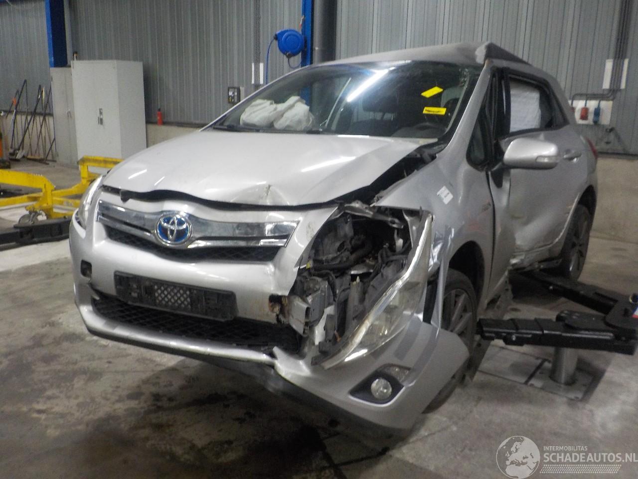 Toyota Auris Auris (E15) Hatchback 1.8 16V HSD Full Hybrid (2ZRFXE) [100kW]  (09-20=
10/09-2012)