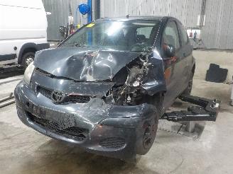 Damaged car Toyota Aygo Aygo (B10) Hatchback 1.0 12V VVT-i (1KR-FE) [50kW]  (07-2005/05-2014) 2009