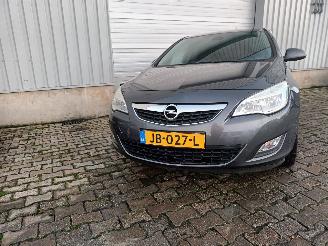 Opel Astra Astra J (PC6/PD6/PE6/PF6) Hatchback 5-drs 1.4 16V ecoFLEX (A14XER(Euro=
 5)) [74kW]  (12-2009/10-2015) picture 4
