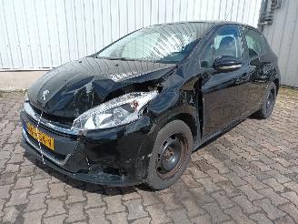 damaged passenger cars Peugeot 208 208 I (CA/CC/CK/CL) Hatchback 1.6 Blue HDi 100 (DV6FD(BHY)) [73kW]  (0=
1-2015/12-2019) 2015/10
