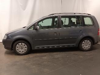 Volkswagen Touran Touran (1T1/T2) MPV 1.6 FSI 16V (BLP) [85kW]  (02-2003/01-2007) picture 5