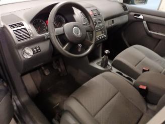 Volkswagen Touran Touran (1T1/T2) MPV 1.6 FSI 16V (BLP) [85kW]  (02-2003/01-2007) picture 14