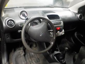Peugeot 107 107 Hatchback 1.0 12V (384F(1KR)) [50kW]  (06-2005/05-2014) picture 5