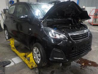 Peugeot 108 108 Hatchback 1.0 12V (1KRFE(CFB)) [51kW]  (05-2014/...) picture 2