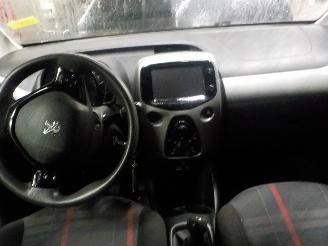 Peugeot 108 108 Hatchback 1.0 12V (1KRFE(CFB)) [51kW]  (05-2014/...) picture 5