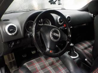 Audi TT TT (8N3) Coupé 1.8 20V Turbo (AJQ) [132kW]  (10-1998/10-2006) picture 5