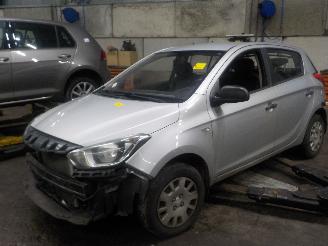 Salvage car Hyundai I-20 i20 Hatchback 1.2i 16V (G4LA) [63kW]  (03-2012/12-2015) 2014/0