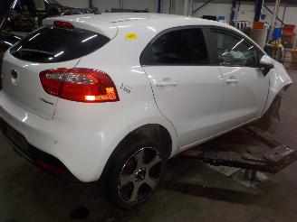 Kia Rio Rio III (UB) Hatchback 1.2 CVVT 16V (G4LA5) [63kW]  (09-2011/12-2017) picture 3