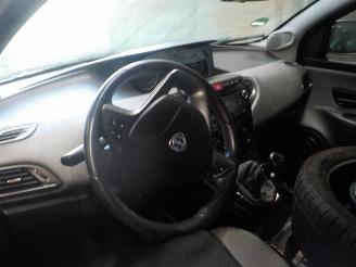 Lancia Ypsilon Ypsilon (312) Hatchback 0.9 TwinAir 85 (312.A.2000(Euro 5)) [63kW]  (0=
5-2011/...) picture 5