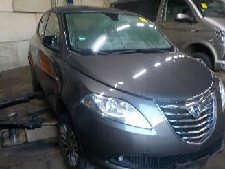 Lancia Ypsilon Ypsilon (312) Hatchback 0.9 TwinAir 85 (312.A.2000(Euro 5)) [63kW]  (0=
5-2011/...) picture 2