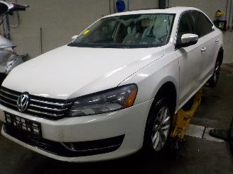 Coche siniestrado Volkswagen Passat Passat (362) Sedan 1.8 TSI 16V (CDAA(Euro 5)) [118kW]  (08-2010/12-201=
4) 2013/10