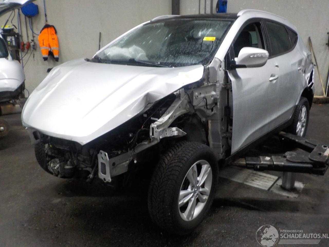 Hyundai Ix35 iX35 (LM) SUV 2.0 16V (G4KD) [120kW]  (01-2010/08-2013)