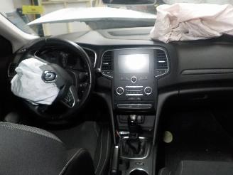 Renault Mégane Megane IV Estate (RFBK) Combi 5-drs 1.2 Energy TCE 130 (H5F-408(H5F-F4=
)) [97kW]  (04-2016/...) picture 5