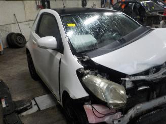Toyota iQ iQ Hatchback 3-drs 1.0 12V VVT-i (1KR-FE) [50kW]  (01-2009/12-2015) picture 2